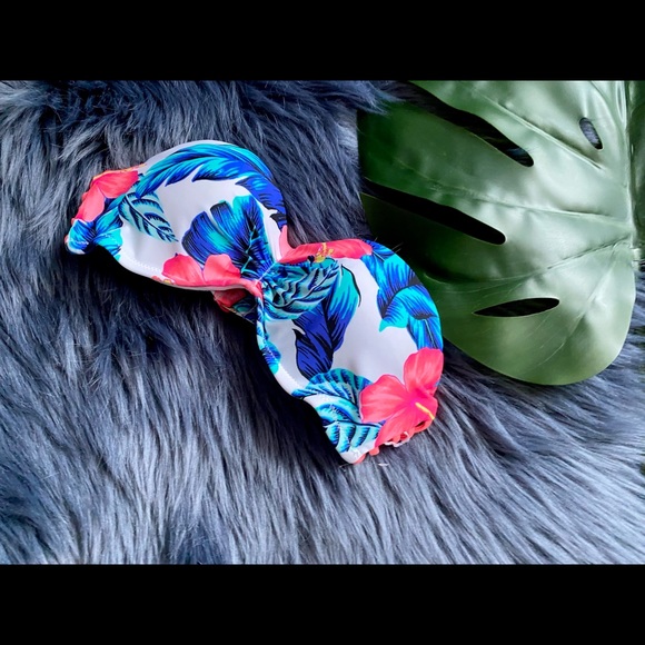 *sold* Tropical Bikini Top Bundle - Picture 2 of 8